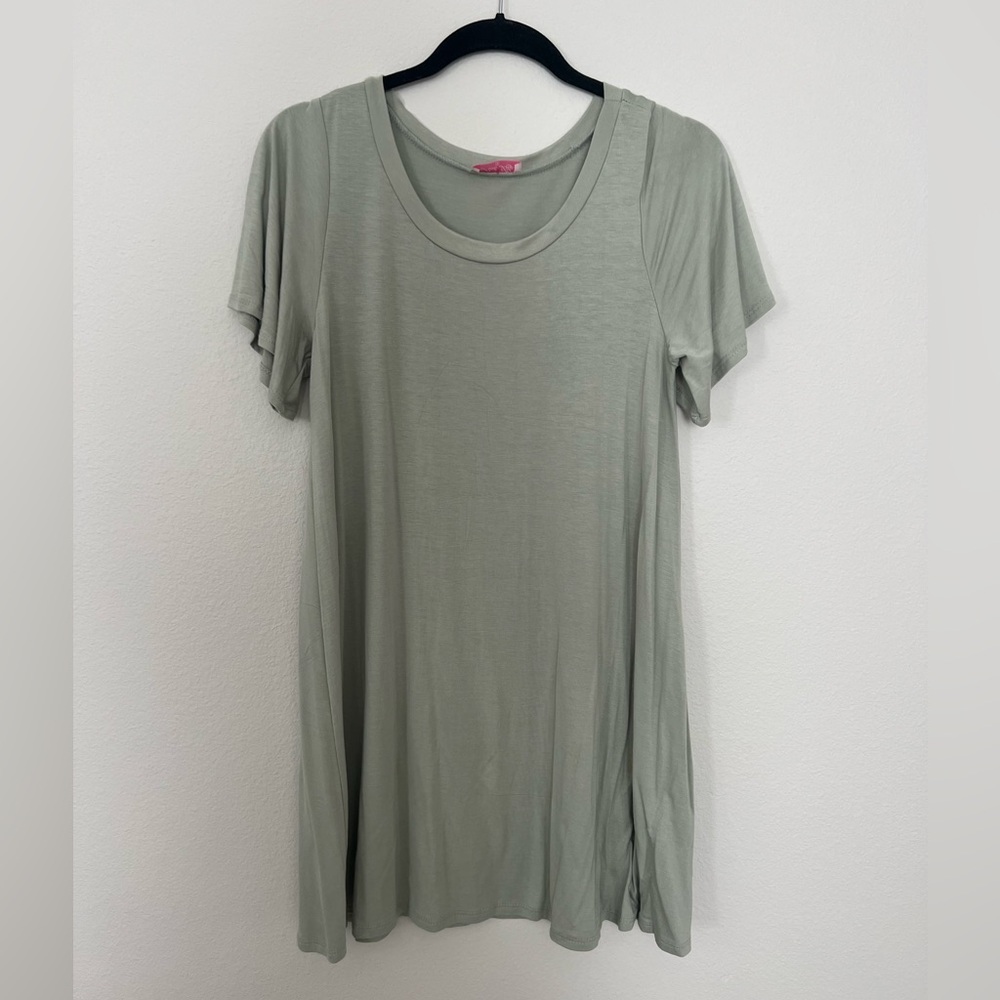 Pink lily t shirt dress